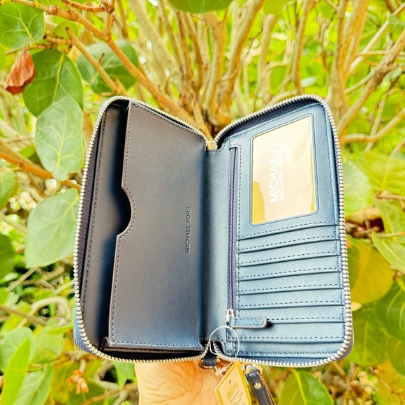 Michael Kors Jet Set Travel Multifunction Phone Wallet Light Denim - Picture 3 of 12